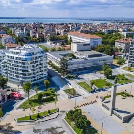*hot* Main Square Brand New Luxury
