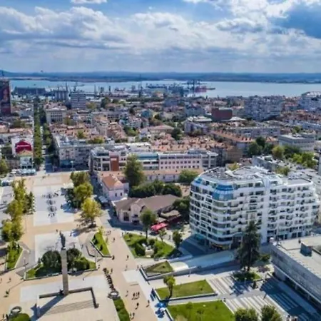 *hot* Main Square Brand New Luxury