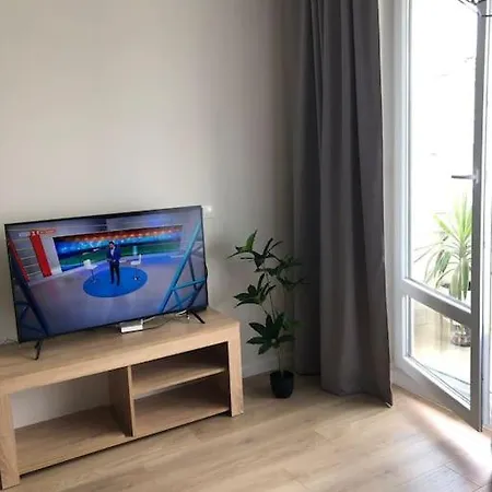 *hot* Main Square Brand New Luxury Appartement *