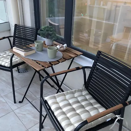 *hot* Main Square Brand New Luxury Appartement