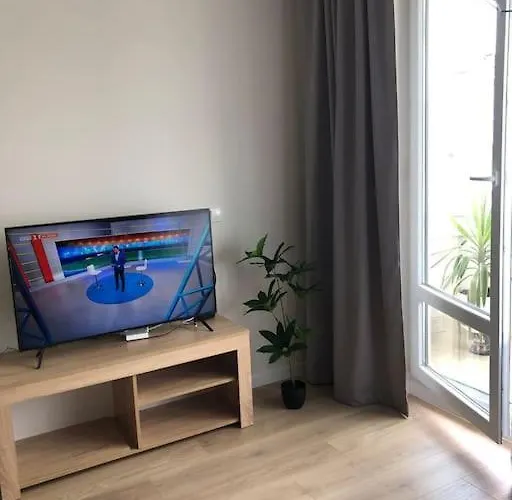 *hot* Main Square Brand New Luxury Apartamento *