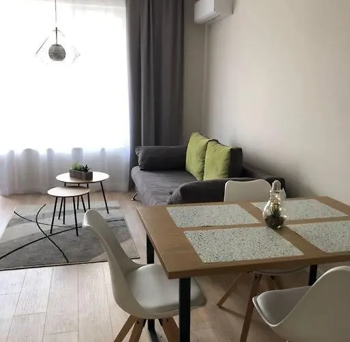 *hot* Main Square Brand New Luxury Apartamento