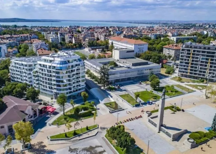 *hot* Main Square Brand New Luxury