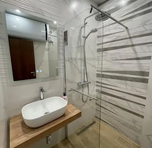 *hot* Main Square Brand New Luxury Apartamento