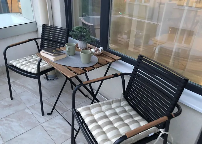 *hot* Main Square Brand New Luxury Apartamento
